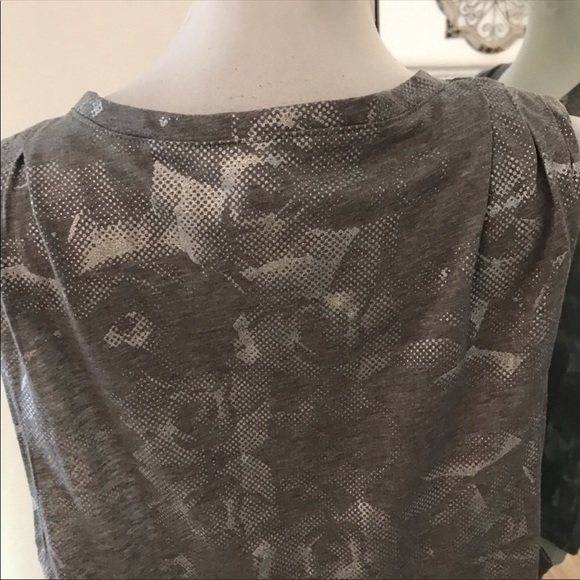 Fabletics gray tank top size XXL metallic floral - Picture 6 of 7